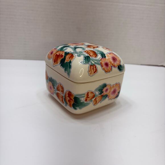 Vintage Floral Ceramic TrinketBox Made in Post War Japan 60s–70s MCM collectible - Picture 2 of 8